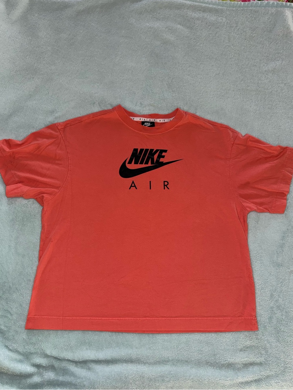 Women’s Nike Air T-shirt with Black Nike Logo Size Medium